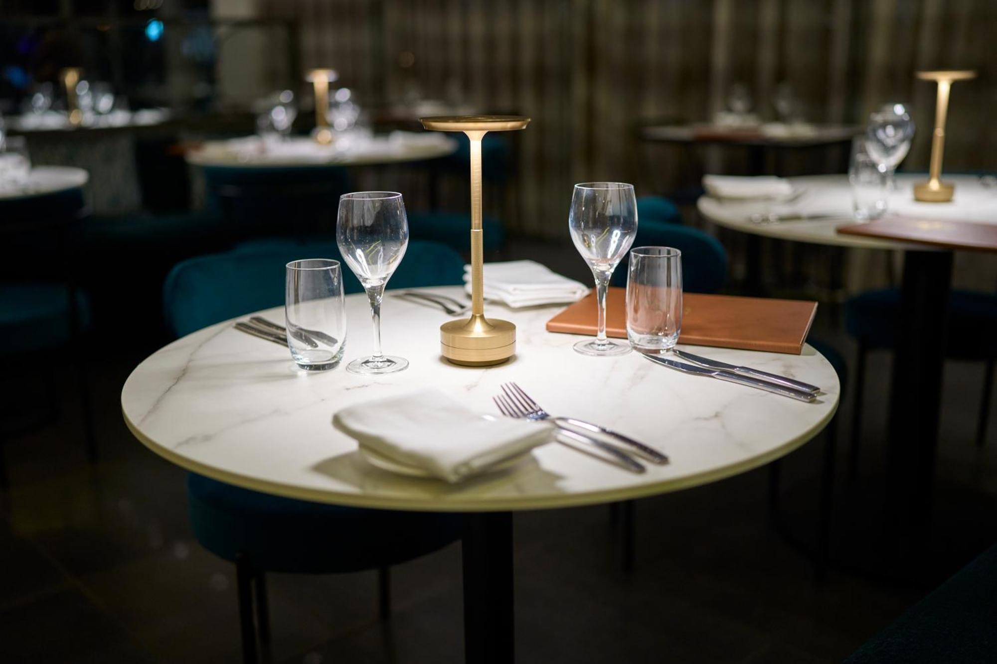 Fraser Suites Perth Esterno foto A table at the restaurant